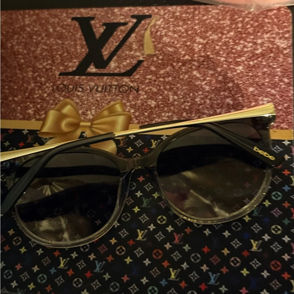 Bebe Black‎ w/ Sunglasses Case with Gold Logo